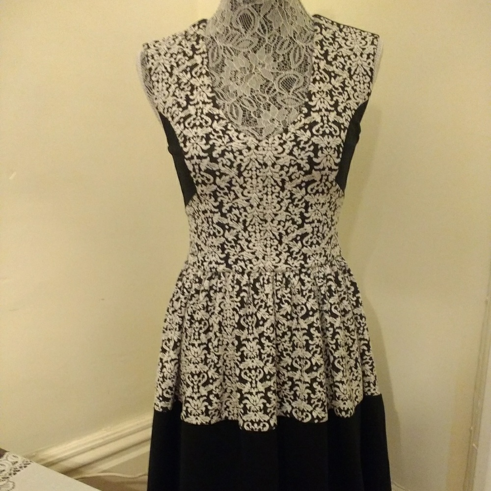 Colorblock Black & Lace Pattern Dress